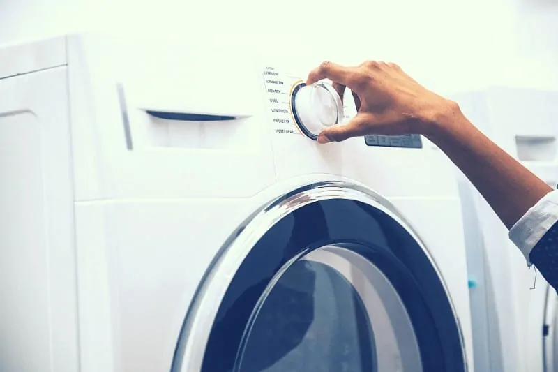Setting up a washing machine on cold water to save energy